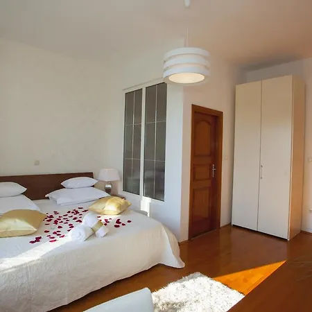 Luxury Duje Πανσιόν Σπλιτ