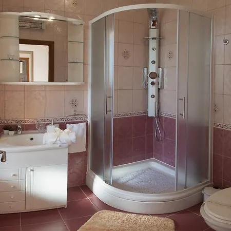 Luxury Duje Πανσιόν
