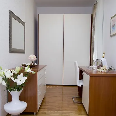 Πανσιόν Luxury Duje