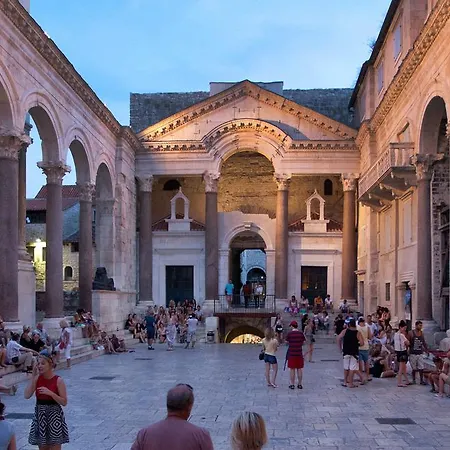 Luxury Duje Affittacamere 4*